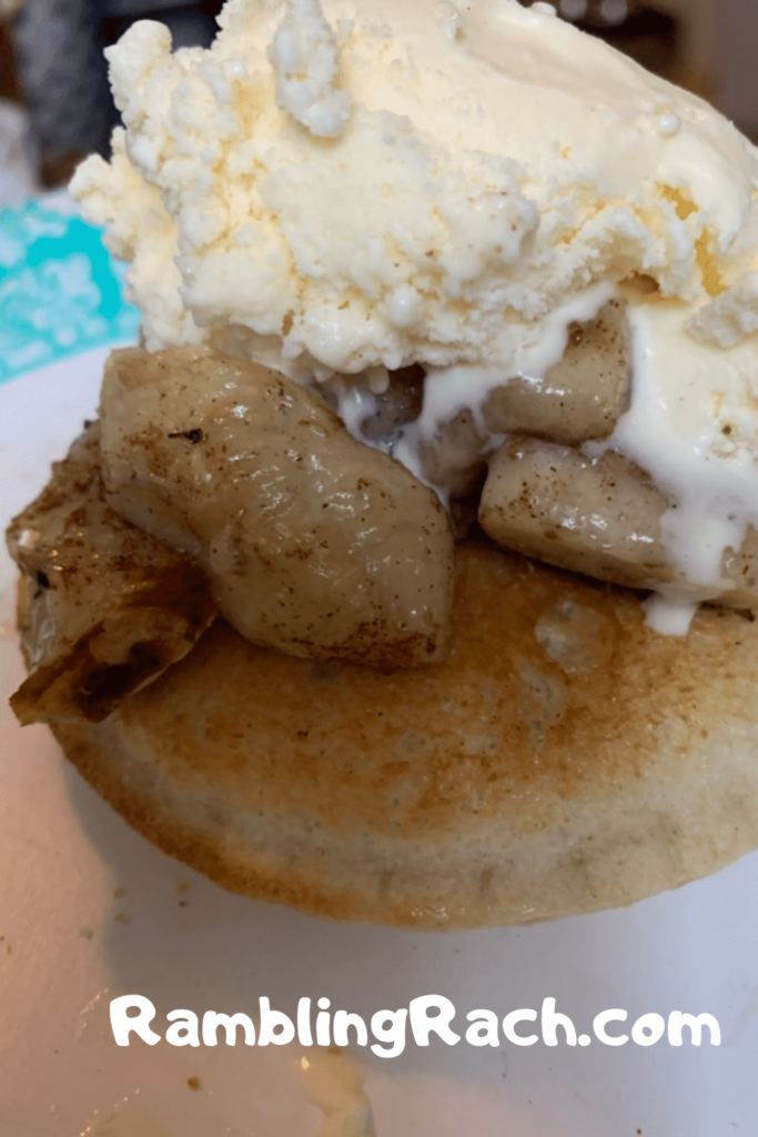 Air fryer dessert: uncrustable with banana and ice cream 